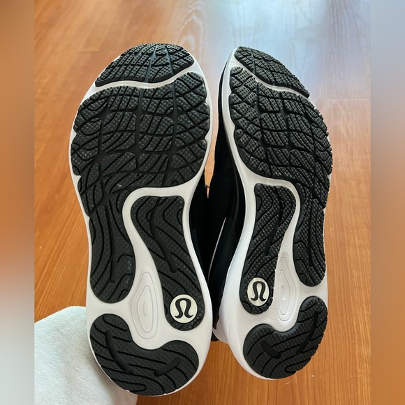 Lululemon Blissfeel Women’s Running Shoe - Picture 6 of 6